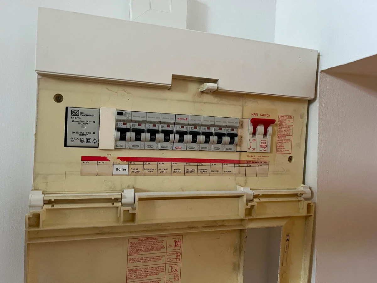 Ageing consumer unit with handwritten circuit labels